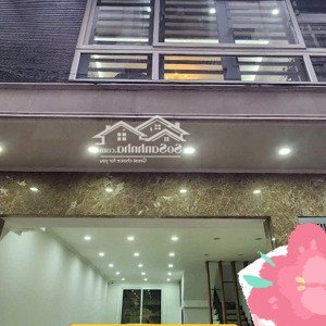 bán nhà phố trung kính 60m2 - nhà dân xây - ô chờ thang máy - tặng full nội thất gỗ lim.
