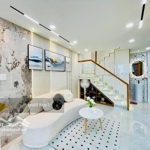 bán gấp nhà đ.nguyễn minh hoàng,p.12,q.tân bình.gía chỉ 3 tỷ 6 .đối diện sân bay tân sơn nhất