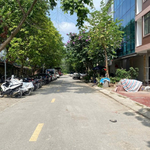 cầu diễn: 50m2, giá đầu tư phân lô 2 mặt đường 17m, vẽ hè 5m. mặt sau 12m. vẽ hè 3m, kinh