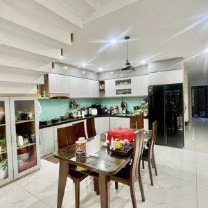 nhà này không mua nhà nào? - 2 tầng 2 mê, full nội thất, đẹp lung linh - diện tích khủng 130m2