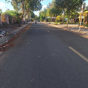 chính chủ cắt lỗ bán gấp lô đất ngay gần vòng xoay ql56 hòa long