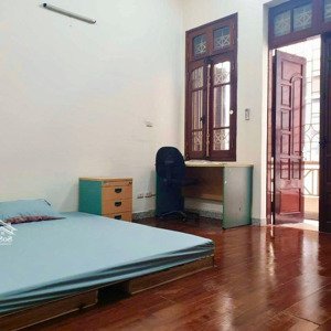 chính chủ cho thuê nhà tại 238 hoàng quốc việt. giá 3tr - 3,5tr. ôtô đỗ cửa