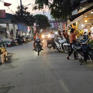 cần bán đất mặt đường kinh doanh trục chính. có nhà 3 tầng trên đất 4.3 tỷ, 57 m2