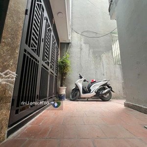 gia đình bác sĩ dọn về ở cùng con cái nên cho thuê lại nhà riêng 4 tầng mỗi sàn khoảng 22m giá 10tr