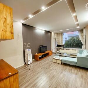 Cho thuê nhà phố Văn Cao đường rộng rãi giá tốt