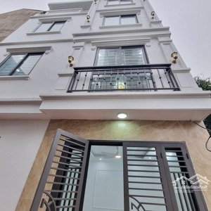 bán nhà 4 tầng (42,9m2, 5pn) ngay đông la. đầu ngõ là ô tô tránh. bãi gửi xe ngay nhà lh 0985343595