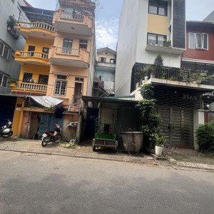 gia đình mình cần bán nhanh đất ngõ 87 nguyễn phong sắc, 60 m2 đường 3 ô tô tránh giá chỉ 22 tỷ.