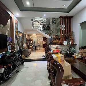 nhà 3 tầng. trung tâm hải châu. đường 7,5m, lề 4m