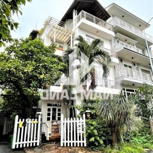 cho thuê biệt thự phố 2 mặt tiền khu compound đông á, gần sông sài gòn gara 3 lầu 4 phòng