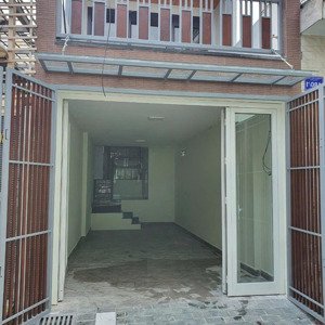 bán nhà mới 1 trệt 1 lầu cách yersin 30m trung tâm ngã 6 tdm; sổ sẵn, sân ô tô; giá chỉ 3 tỷ