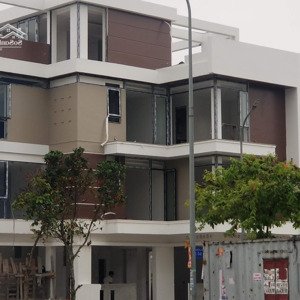 shophouse him lam hùng vương mặt đường 33m. 2 mặt tiền sẵn sổ hồng.