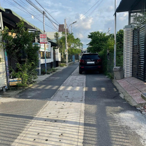 bán nhà lầu mái thái ngay khu 8 phú hoà, thủ dầu một. đường nhựa ôtô thông. 5x20m, 3p ngủ, sân ôtô