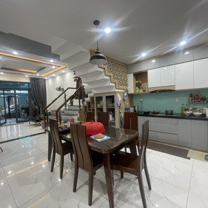 hiếm, bán nhà mặt phố lương nhữ hộc, 3 tầng 1 tum mới keng, full nội thất chỉ 9. x tỷ tl