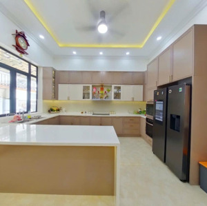 bán căn bt kdc him lam q7 dt:10x20m giá 52 tỷ nhà có thang máy vị trí đẹp đường số 10 lh:0932041111