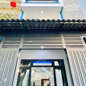 ngân hàng cần thanh lí nhà nằm sát mt nguyễn văn quá q12 dt 61m giá 2 tỉ 640 cho thuê 10tr/th