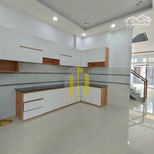 nhà 1 trệt 1 lầu có sân trước rộng thoáng - giá chỉ 11 triệu
