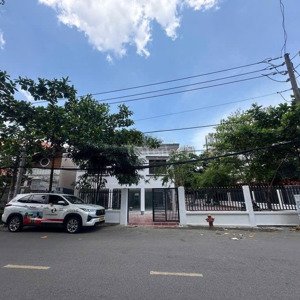 villa thảo điền 500m2 góc 2 mt có 12 chỗ đậu xe hơi bên cạnh- kd nhà hàng, văn phòng