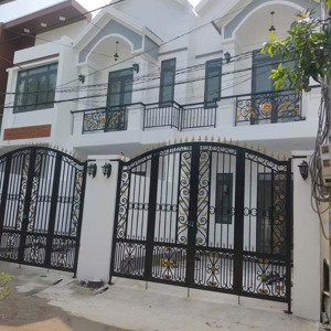còn 2 căn duy nhất bán nhà phố liền kề 1 trệt 1 lầu mái thái cách dx 65 vào 50m giá 2.4 tỷ/căn