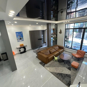 bán gấp biệt thự dt: 7x18m. 3 tầng. full nội thất. hưng thái pmh q7 giá: 37,5tỷ(tl) lh: 0938888299