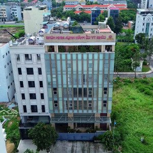 bán nhà mặt tiền võ văn kiệt, giáp quận 1. dt: 25 x 50m. xd: 2 hầm + 14 tầng - 2,5 tỷ/th - 300 tỷ