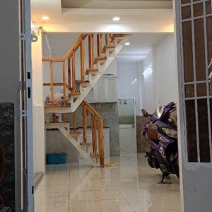 cho thuê nhà ng đình chiểu, p4, pn. 2pn, 2wc, balcon. vài bước ra mặt tiền