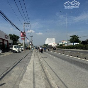 mặt tiền quốc lộ 1a - kho xưởng - rộng hơn 1,2 hécta ~ 12.468m2 - full thổ cư - giá 36 triệu/m2
