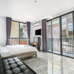 cho thuê căn hộ ban công thang máy gần hồ con rùa , nhà thờ đức bà quận 3