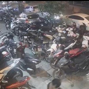 cho thuê/sang nhượng quán cafe chill chill tại mặt phố nguyễn văn huyên dt 150m - 20m mt giá70tr/th
