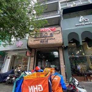 gấp! siêu đẹp!!! nhà mặt tiền đường 52 lê thánh tôn quận 1