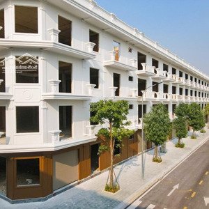 bán nhà mặt phố hơn 6 tỷ và những người hàng xóm đẳng cấp
