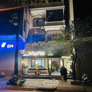cho thuê nhà mặt phố tại trung hòa, 180m2 x 4 tầng, mặt tiền 8m liên em chốt ngay kẻo bỏ lỡ