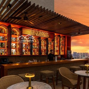 mặt bằng hiếm có tại lý thường kiệt. khu đông dân sầm uất phù hợp kinh doanh cafe, nhà hàng, bar