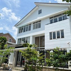 cho thuê biệt thự góc 2mt,kdc phú mỹ đường hoàng quốc việt ,quận 7.