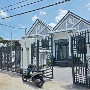 bán nhà mới 119m2 , 3 phòng ngủ , gần trường học , xã phú hưng , bến tre