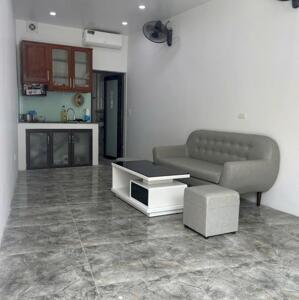 Cho thuê nhà Phố Thịnh Liệt, 3 tầng x 35m2, ngõ 3 ô tô tránh nhau, KD đỉnh chỉ 9.5 Triệu/TH