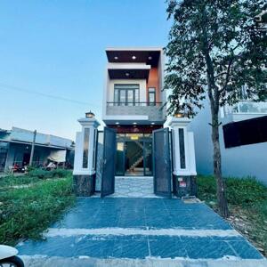 BÁN NHÀ MT 7M TT. CẦN ĐƯỚC, GIÁ 2TỶ3,DT 120M2 , SHR, CÔNG CHỨNG SANG TÊN NGAY