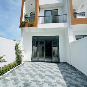 NHÀ 1 TRÊT 1 LẦU SỔ RIÊNG THỔ CƯ GẦN NGÃ TƯ BẾN CÁ GIÁ CHỈ HƠN 2 TỶ XÍU