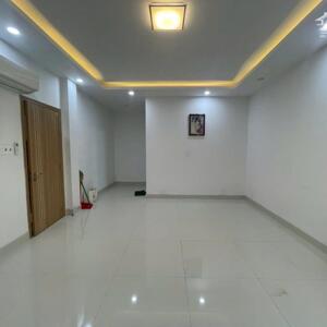 Gấp! Cần bán nhà tại Nguyễn Trọng Tuyển, phường 8, Phú Nhuận. Giá ngộp 5,2 tỷ/64m2 (4x16m). Sổ đẹp