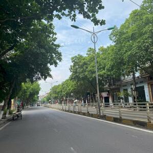 Bán nhà 3 tầng tại đường Lam Sơn, Tích Sơn, Vĩnh Yên Diện tích : 102m2, giá: 5,2 tỷ
