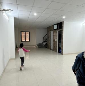 Cho thuê văn phòng 86m2 KĐT Văn Quán giá rẻ 8tr/tháng.