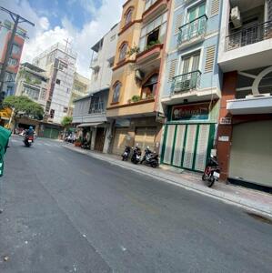 Bán Nhà Võ Thành Trang. 4,2x15,9 CN 63m. Giá 15,8 tỷ