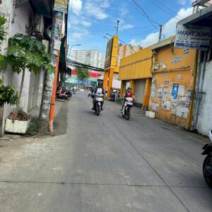  Cần bán, vị trí siêu đẹp – Trường Chinh, Q.12, DT 130m2, nhỉnh 7 tỷ.
