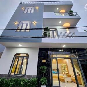 Giữa lòng Tân An – nơi phồn hoa đang vươn mình phát triển từng ngày, có một ngôi nhà không chỉ để ở… mà còn để thương."