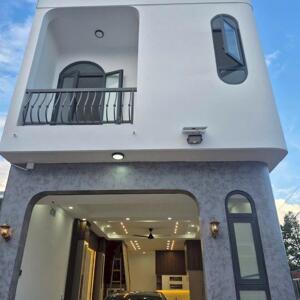 Nhà đẹp Hiện Đại Chống Thâm đầy đủ hẻm Hà Huy Tập khu dân cư đông đúc