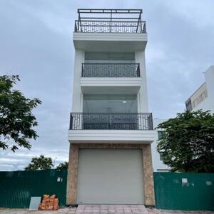 Bán nhà mới 3 tầng mặt tiền đường số 13, khu đô thị Hà Quang 2 - Nha Trang • Diện tích 100m2 ngang 5m gồm 4 pn. Giá bán 8.4 tỷ còn thương lượng