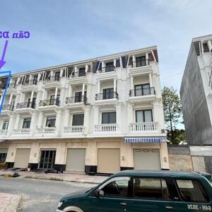Nhà phố 1 trệt 3 lầu mặt tiền Chợ Cái Vồn, điện lực Bình Minh