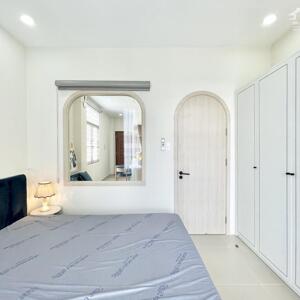SIÊU PHẨM 1PN BAN CÔNG MỚI TINH FULL NỘI THẤT GẦN ĐẠI HỌC Y DƯỢC , CẦU CHỮ Y