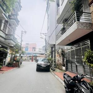 Phân Lô Hoàng Quốc Việt bán đất tặng nhà 3 tầng 4pn, 2 mặt ngõ, oto vào nhà, giá tốt chỉ 17.5 tỷ