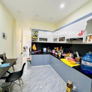 Bán nhanh nhà đẹp, tiện giao thông Quận 8
