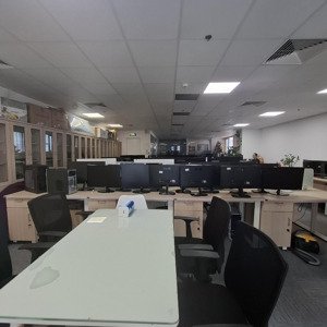 cần bán gấp sàn thương mại đang làm công ty tòa viwaseen tower 48 tố hữu full đồ giá rẻ